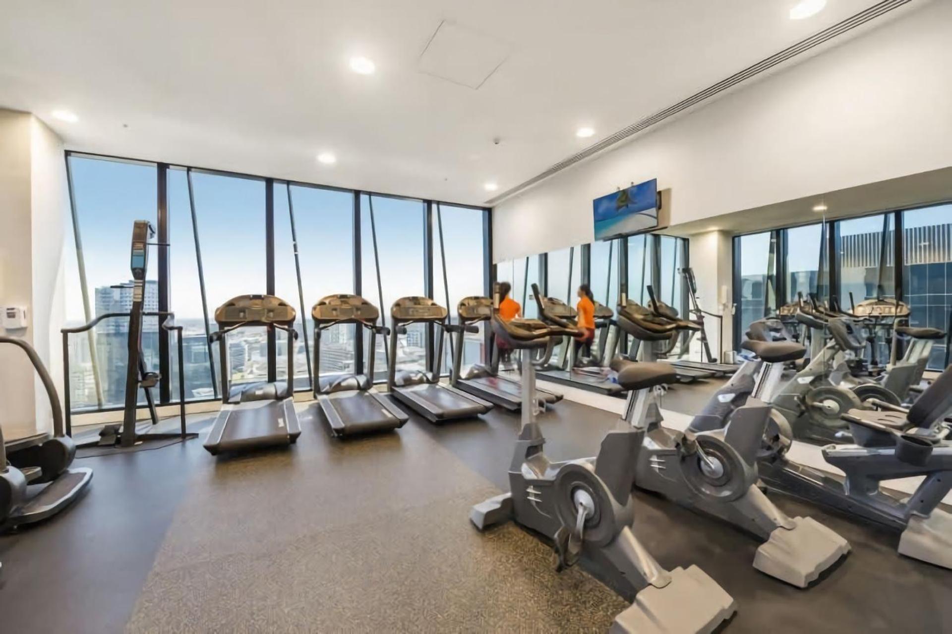 Skyline Serenity 1 Bedroom Oasis With Pool Spa & Gym Melbourne Buitenkant foto